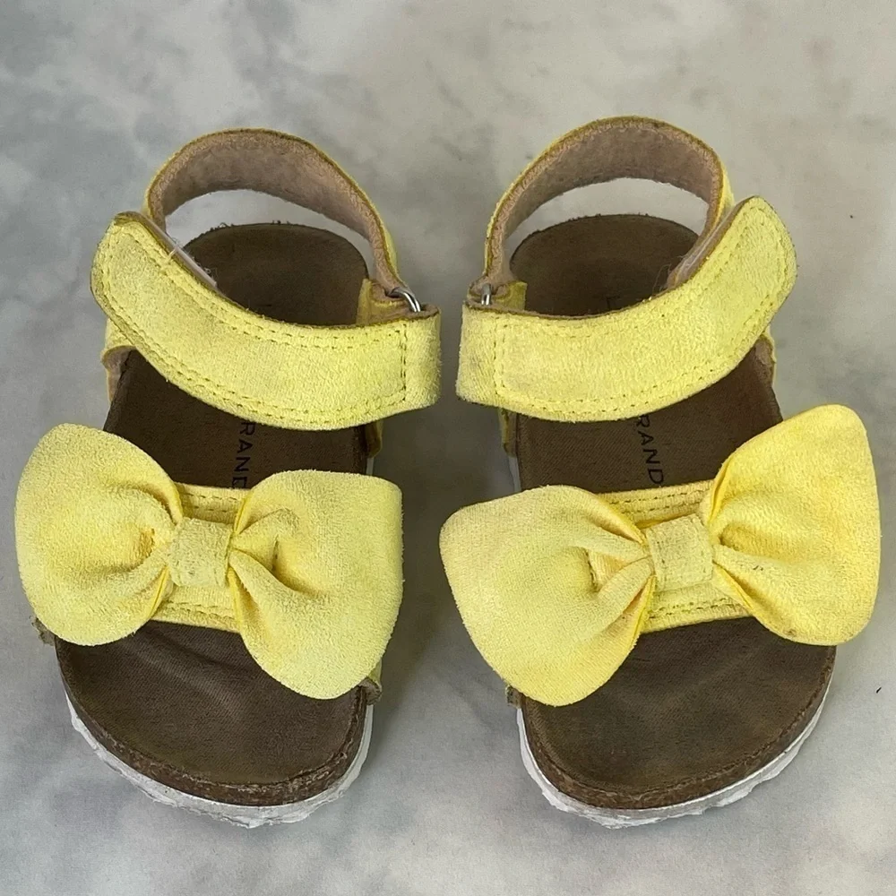 Lucky Brand Girl Bow Footbed Sandals, Yellow size 4